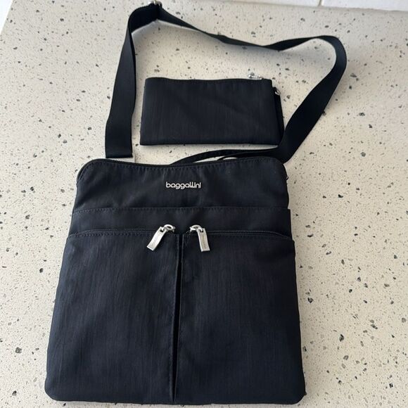 Baggallini Black Nylon Messenger Crossbody Bag Versatile Minimalist Travel EUC - Picture 5 of 12